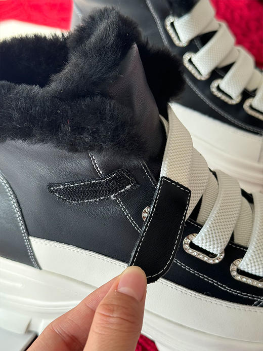 【限量款】【板娘定制真皮马丁靴】牛皮鞋面、内里贵妃绒、鞋口羊毛，穿着暖和和的，关键内外增高差不多7.5cm，上身显瘦显高，很有气场~ 湖州仓 商品图9
