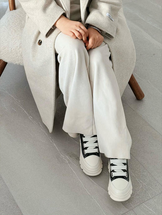 【限量款】【板娘定制真皮马丁靴】牛皮鞋面、内里贵妃绒、鞋口羊毛，穿着暖和和的，关键内外增高差不多7.5cm，上身显瘦显高，很有气场~ 湖州仓 商品图5