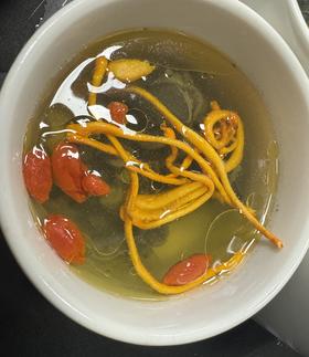 当归枸杞虫草花炖乌鸡