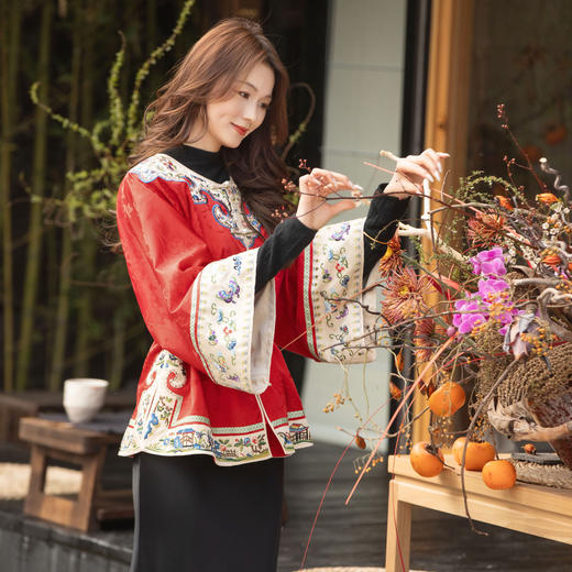 【林栖设计小店】（现货）【氅衣宽松，只做M/L两个码】真丝杭缎马面裙绣花氅衣上衣2025春季新品红色年服外套半身裙1951116-1951150 商品图4