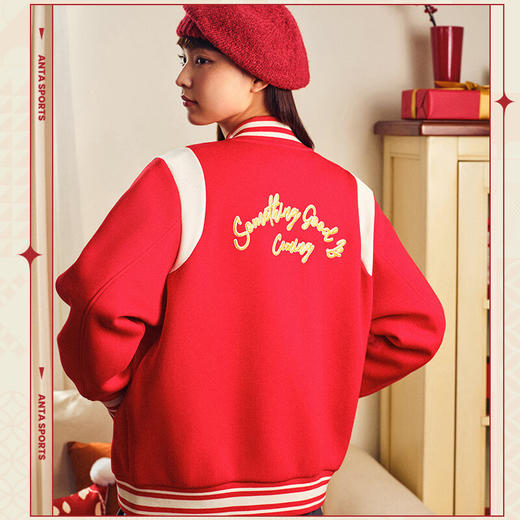 安踏好事发生丨关晓彤同款新年红色棒球服外套女士冬季夹克162518727S 商品图3