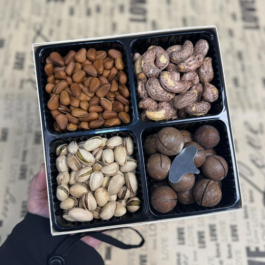【四拼】松子/腰果/开心果/夏威夷果 -精美木盒 商品图0