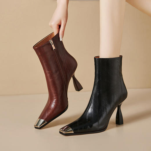 【预售5天】时尚金属头铁头细跟马丁靴女秋冬季新款黑色方头高跟短靴单靴QS&6012 商品图1