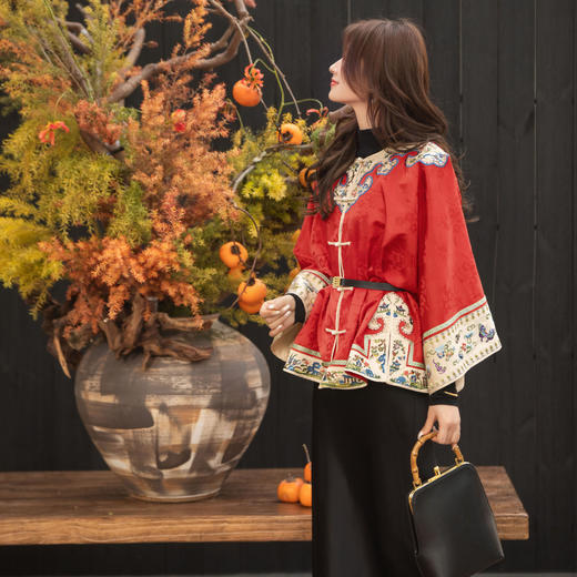 【林栖设计小店】（现货）【氅衣宽松，只做M/L两个码】真丝杭缎马面裙绣花氅衣上衣2025春季新品红色年服外套半身裙1951116-1951150 商品图2