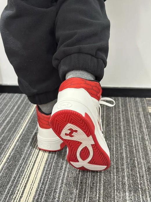 Under Armour安德玛儿童中帮防撞耐磨运动板鞋2441308 商品图3