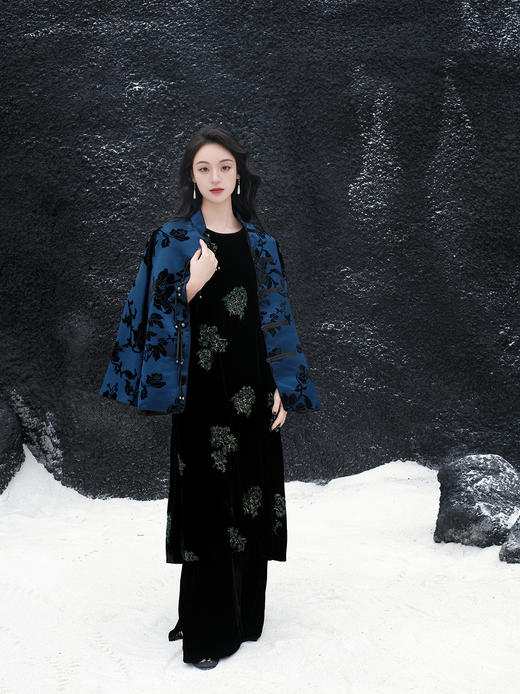 盛唐牡丹 |石青底色真丝漳绒外套 商品图4