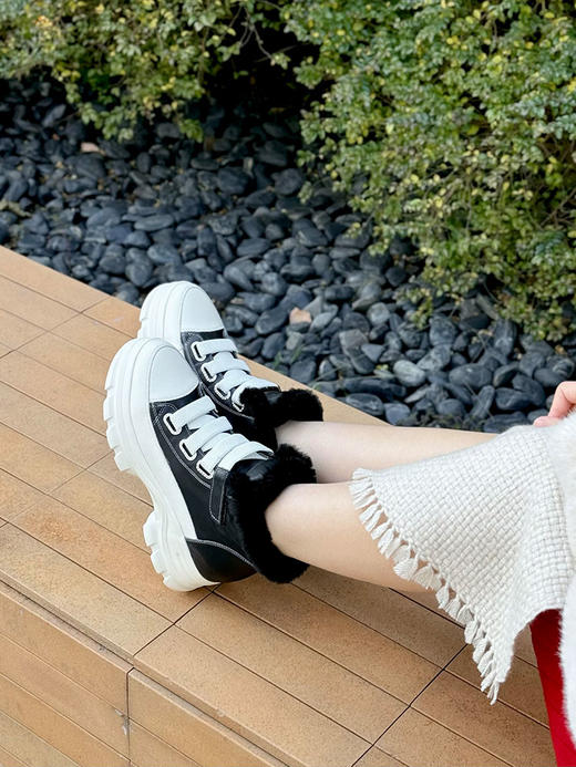 【限量款】【板娘定制真皮马丁靴】牛皮鞋面、内里贵妃绒、鞋口羊毛，穿着暖和和的，关键内外增高差不多7.5cm，上身显瘦显高，很有气场~ 湖州仓 商品图0