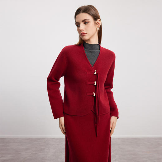 【牛角扣针织开衫】羊绒世家秋冬新品女士100%山羊绒V领针织开衫小外套 商品图2