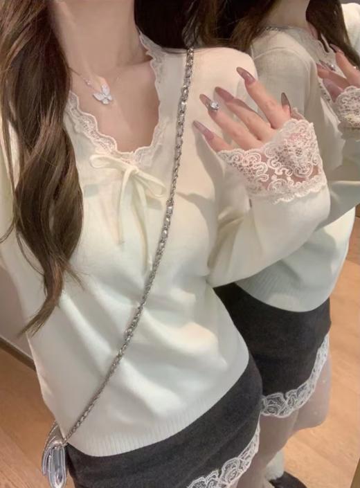 <曾小咸推荐>  V领蕾丝边拼接打底衫 商品图5