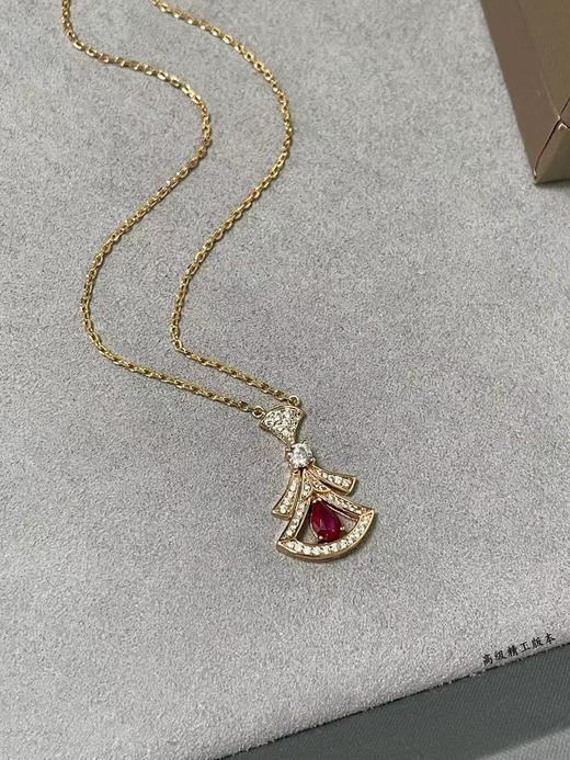 宝格丽中间钻红扇形裙子项链，嵌禳一颗中央明亮式红锆石和明亮式切割，以及钻石（SJ） 商品图4