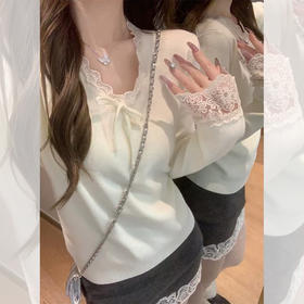 <曾小咸推荐>  V领蕾丝边拼接打底衫