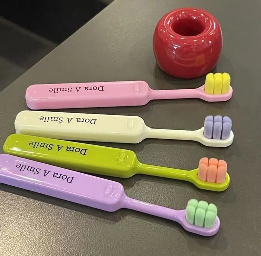 【高颜值亲子牙刷】多巴胺万毛牙刷 超细万根软毛深入清洁 六块分区 易干设计 防滑握把 一刷两用 商品图6