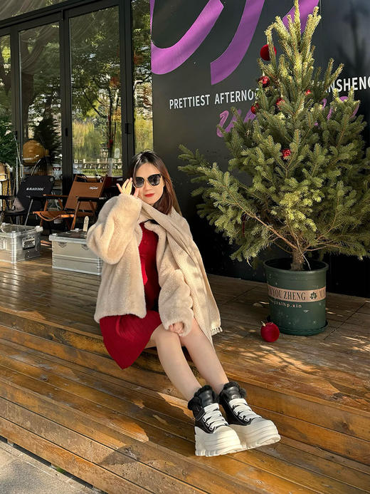 【限量款】【板娘定制真皮马丁靴】牛皮鞋面、内里贵妃绒、鞋口羊毛，穿着暖和和的，关键内外增高差不多7.5cm，上身显瘦显高，很有气场~ 湖州仓 商品图4