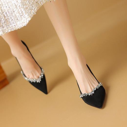 【预售5天】春秋新款法式设计感时尚舒适小众气质细跟性感水钻尖头高跟鞋女ZF&24-038 商品图0