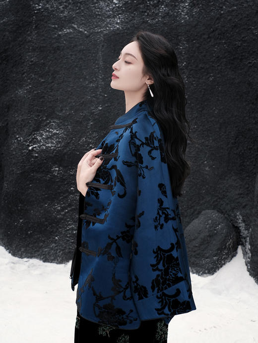 盛唐牡丹 |石青底色真丝漳绒外套 商品图3