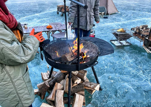 12.15前优惠减1100！世界尽头的冷酷仙境！冬季冰封黄河大峡谷冰上Glamping，冰岛同款乌兰哈达火山，冬季雪莲花酒店！蓝色冰川、沙漠雪场，解锁冬季N+野奢亲子冰雪玩法~呼和浩特集散 商品图1