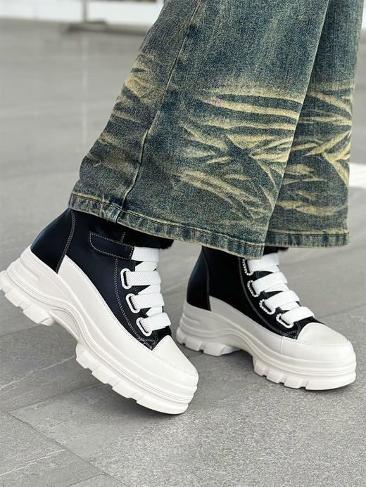 【限量款】【板娘定制真皮马丁靴】牛皮鞋面、内里贵妃绒、鞋口羊毛，穿着暖和和的，关键内外增高差不多7.5cm，上身显瘦显高，很有气场~ 湖州仓 商品图6