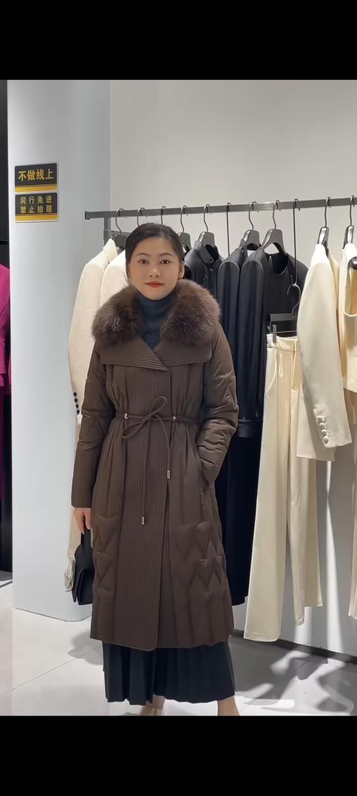 SZ1R50_栗壳色_羽绒服_秋冬_大毛领抽绳收腰长款保暖显瘦_高级女装_BERNIEELEN 伯妮斯茵 商品图3