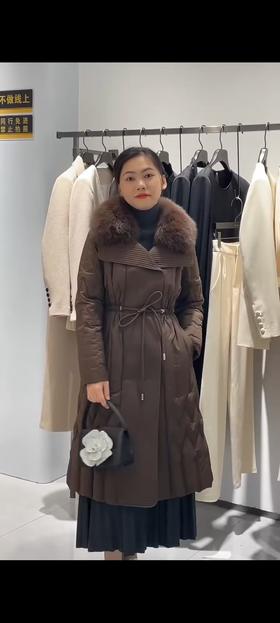 SZ1R50_栗壳色_羽绒服_秋冬_大毛领抽绳收腰长款保暖显瘦_高级女装_BERNIEELEN 伯妮斯茵