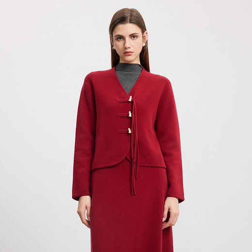 【牛角扣针织开衫】羊绒世家秋冬新品女士100%山羊绒V领针织开衫小外套 商品图1