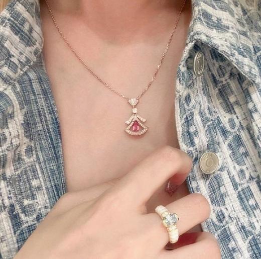 宝格丽中间钻红扇形裙子项链，嵌禳一颗中央明亮式红锆石和明亮式切割，以及钻石（SJ） 商品图1