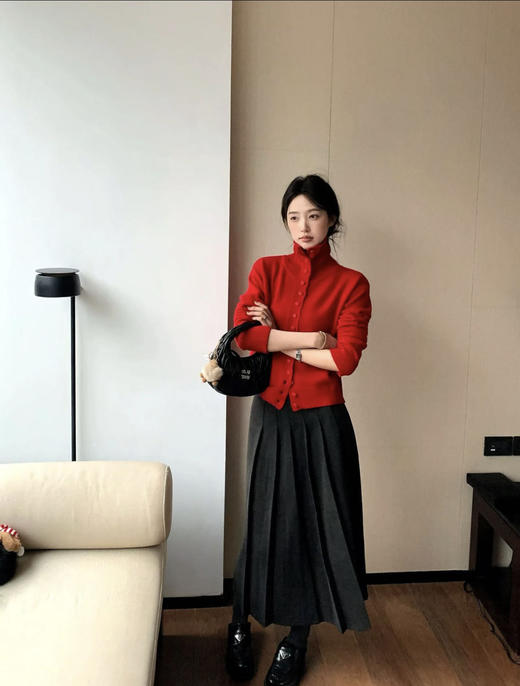 【red红色毛衣穿搭系列】新年都靠它拉满主题氛围感 红色衣服--寓意“鸿运披身”本命年姐妹必入 妈见夸的拜年皮肤,超级正超级惊艳的颜色绵羊绒!高标准抗起球处理，轻盈柔软，不易 起球 商品图4