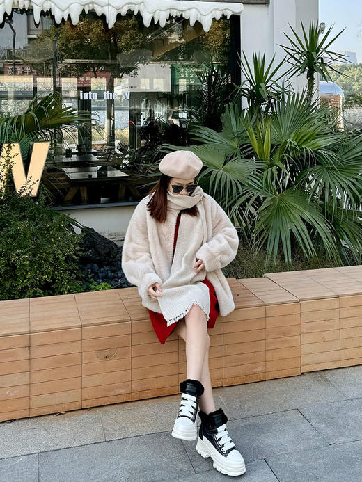 【限量款】【板娘定制真皮马丁靴】牛皮鞋面、内里贵妃绒、鞋口羊毛，穿着暖和和的，关键内外增高差不多7.5cm，上身显瘦显高，很有气场~ 湖州仓 商品图7