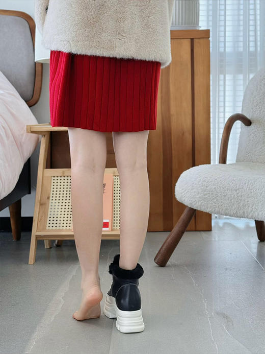 【限量款】【板娘定制真皮马丁靴】牛皮鞋面、内里贵妃绒、鞋口羊毛，穿着暖和和的，关键内外增高差不多7.5cm，上身显瘦显高，很有气场~ 湖州仓 商品图2