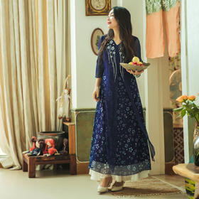 【林栖设计小店】【林栖推荐】2025年春夏新品蓝印花复古时尚绣花真丝连衣裙女1942507