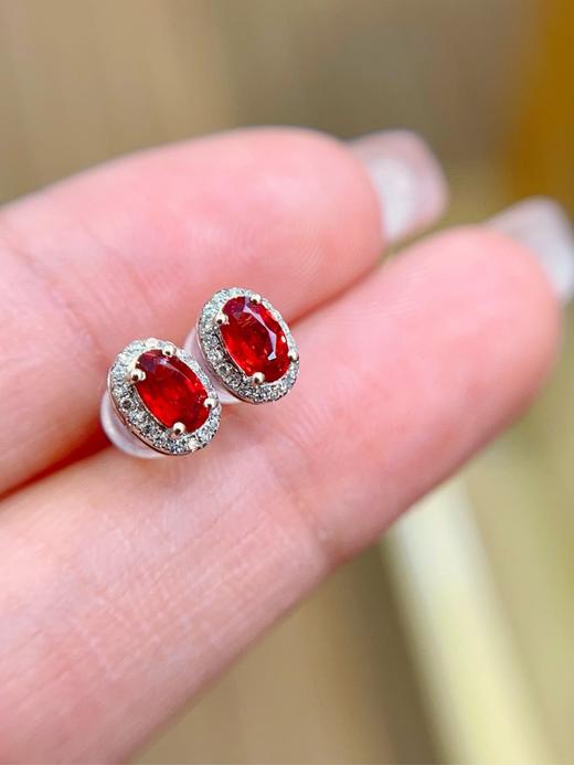 0.7ct刻面红蓝宝耳钉 商品图3