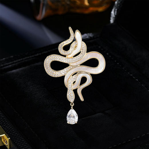 蛇形胸花高档轻奢配饰，本命年生肖贝母灵蛇胸针LY-023 商品图1