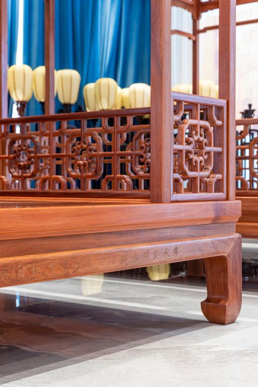 红桥红  家具严选  缅甸花梨(大果紫檀） 【定制款 艾克款六柱四簇云纹架子床】 商品图7