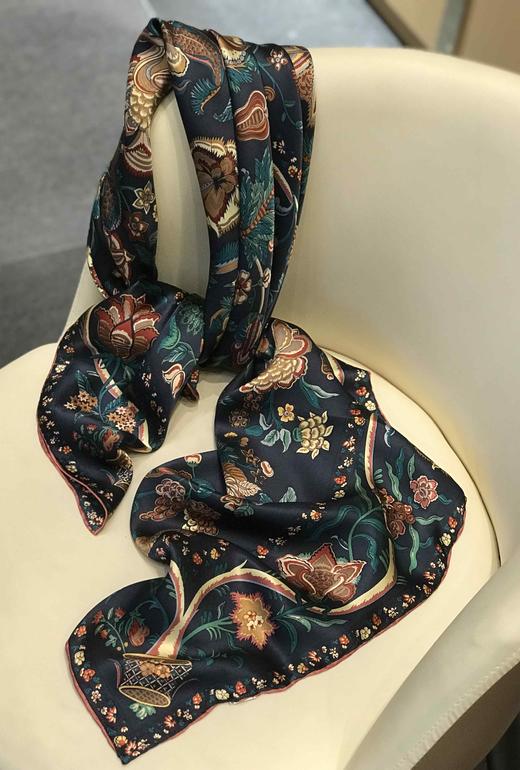 优品堂【繁花似锦】桑蚕丝110×110方巾 商品图6