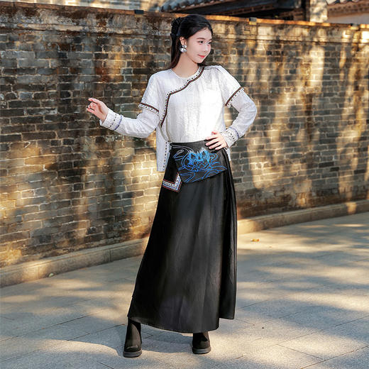 【简约长袖】瑞白民族风假两件上衣 | 现货加急发 商品图3