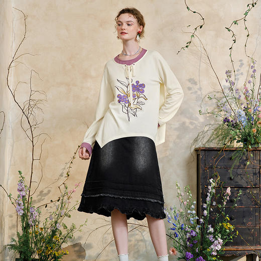 两三事 紫辞花魅 2025春季新款印花拼色绑带圆领不规则下摆t恤女 商品图3