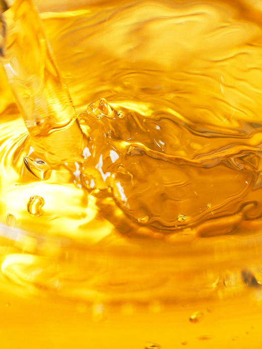 最后2提【班章王单株】一箱内含5饼*100g！ 2024年头春头采近千年树龄高杆单株，与老班章同一山脉，古寨春独享资源；全球限量100箱 商品图6