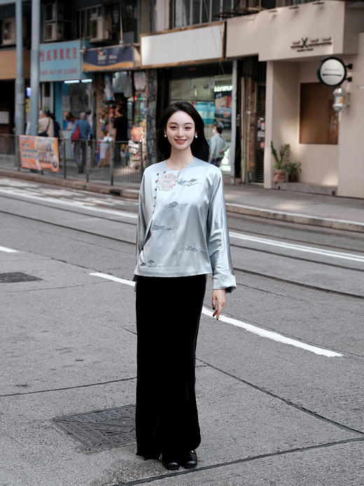 东方境X郭培| 团龙祥云真丝刺绣新中式外套-蓝色 商品图8