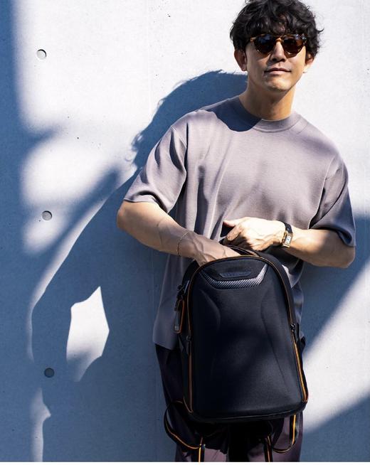 TUM1迈凯伦联名双肩包 商品图1