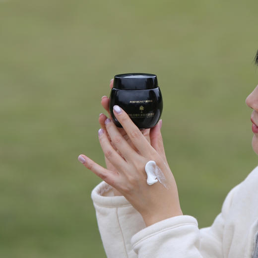 奕虹定制芳疗系列，玻色因檀乳逆势紧致抗皱面霜，不做复制 只做超越 投入35%玻色因 使我们的肌肤紧富 有弹性 商品图7