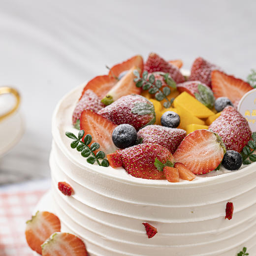 【草莓季】欢乐颂-新鲜草莓鲜果奶油蛋糕，每一层都是精心搭配，只为你的味蕾盛宴【惠州】 商品图3