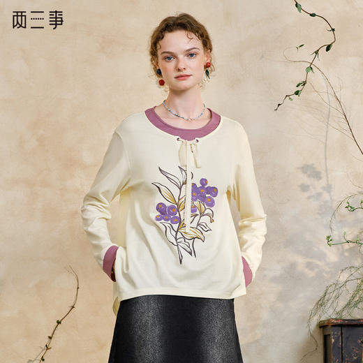 两三事 紫辞花魅 2025春季新款印花拼色绑带圆领不规则下摆t恤女 商品图0