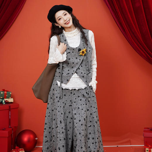 两三事 仙仙花漾 2025春季新款甜美荷叶边高领蕾丝拼接长袖t恤女S25CT493 商品图4