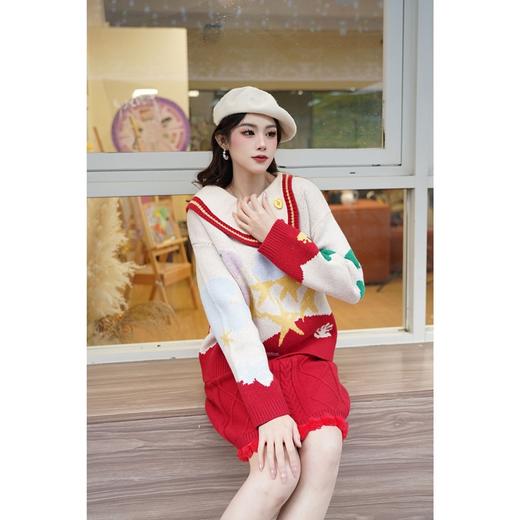 两三事 红樱星辰2024冬季新款复古星星图案毛织两件套女时尚套装 商品图3