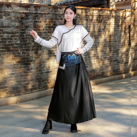 【简约长袖】瑞白民族风假两件上衣 | 现货加急发 商品图2