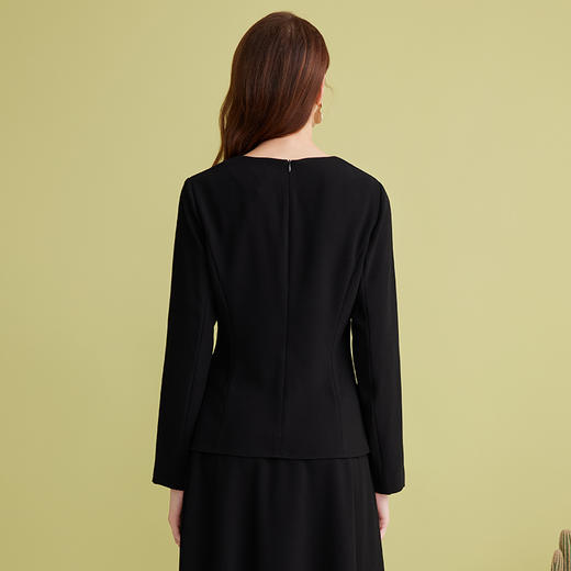 EITIE爱特爱复古气质方领收腰显瘦百搭黑色通勤上衣2025春季新款A2513517 商品图4