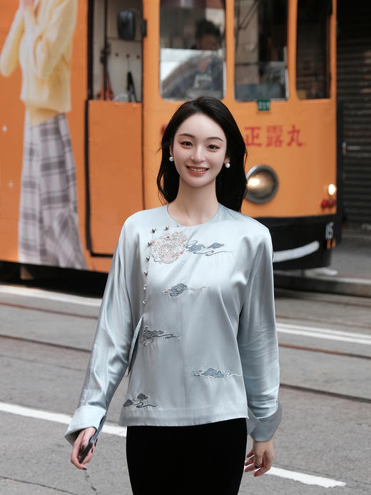 东方境X郭培| 团龙祥云真丝刺绣新中式外套-蓝色 商品图5