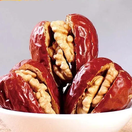 新疆红枣夹烘烤核桃仁 灰枣夹核桃 骏枣夹核桃  新疆干果特产直发AWJM 商品图0