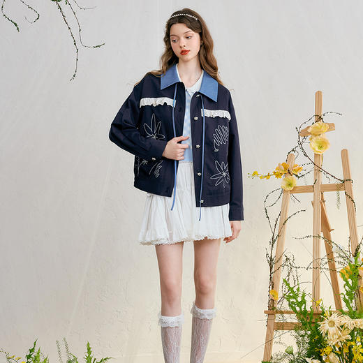 两三事星辰花园2025春季新款甜美蕾丝拼接拼色绑带翻领绣花外套女 商品图1