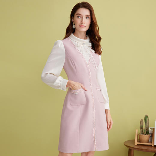 EITIE爱特爱气质圆领蝴蝶结甜美粉色a字拼接长袖连衣裙2025春新款A2507523 商品图2