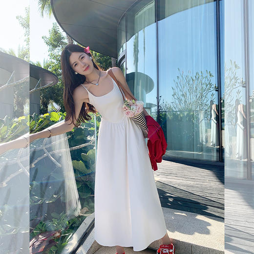 <曾小咸推荐>韩系氛围感温柔白色吊带连衣裙 商品图1